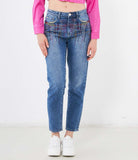 Jeans con cuciture colorate