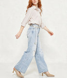 Jeans con cintura metallica